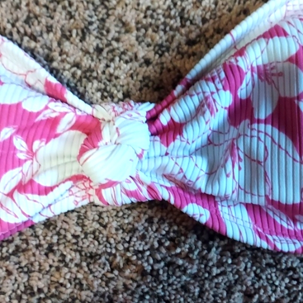 Swimsuit - Picture 7 of 9